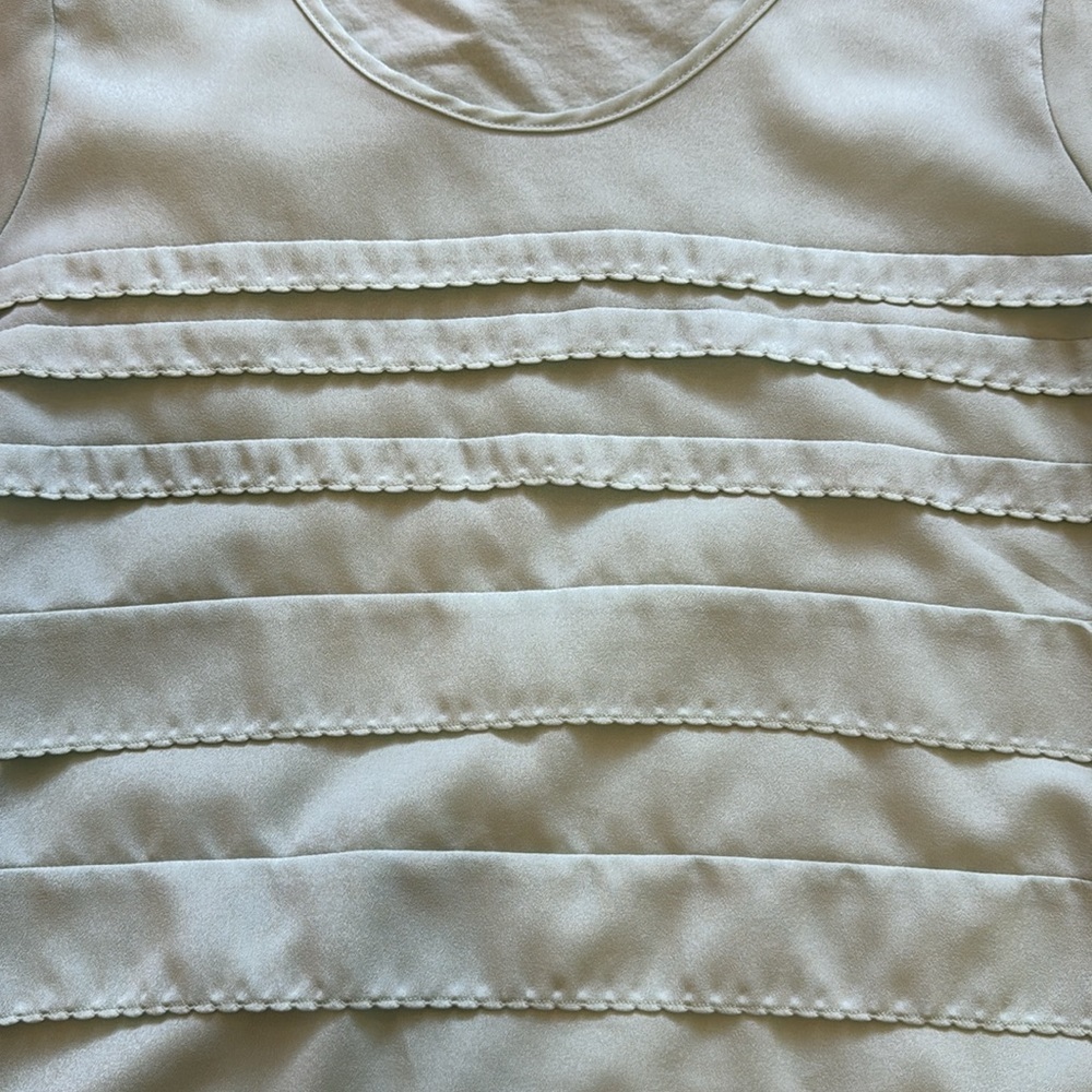 2/$10 The Limited Ruffled Cap Sleeve Blouse Top Sz S Pale Green - Picture 7 of 7